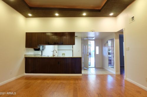 910 Center St, Mesa, AZ 85201-4204