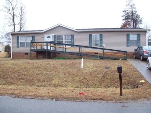 1381 Keystone Dr, Salisbury, NC 28147-7927