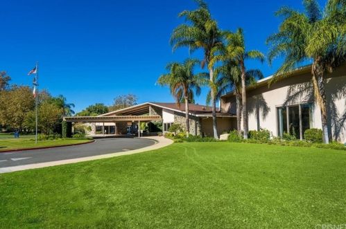 19032 Avenue Of The Oaks, Santa Clarita CA  91321-1444 exterior