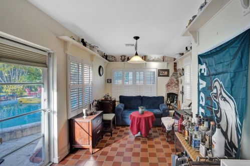 302 1st Ave, Delray Beach FL  33444-3804 exterior