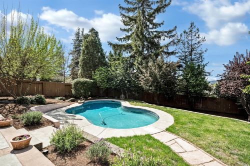 5743 Owls Nest Dr, Santa Rosa CA  95409-4350 exterior
