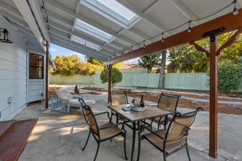 2612 Tamarisk Ct, Santa Rosa CA  95405-8413 exterior
