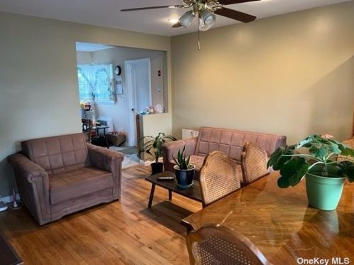 80 Doges Promenade, North Lindenhurst NY  11757-6408 exterior