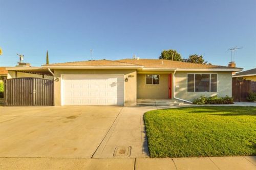 562 San Gabriel Ave, Clovis, CA 93612-6900