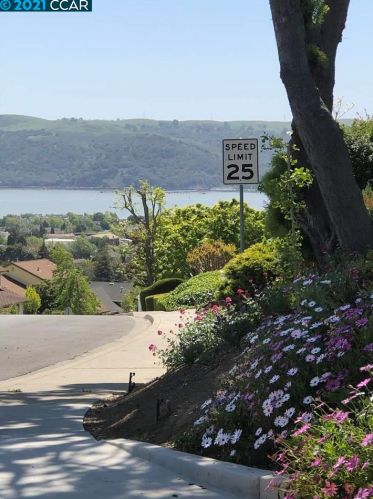 348 Blanchard Ln, Benicia CA  94510-2745 exterior