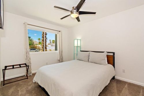2632 Aurora Dr, Palm Springs CA  92262-2362 exterior