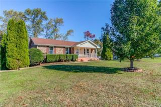 613 Bay Ln, Clarksville, TN 37042-3435