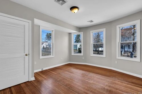 30 Foster St, Manchester CT 06040-5330 exterior