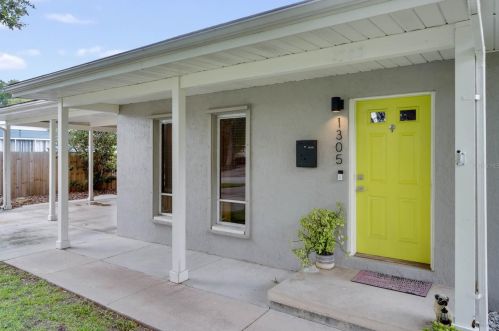 1305 Catalpa Ln, Orlando, FL 32806-1748