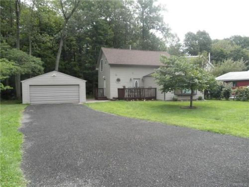 8597 Larch St, Angola, NY 14006-9799