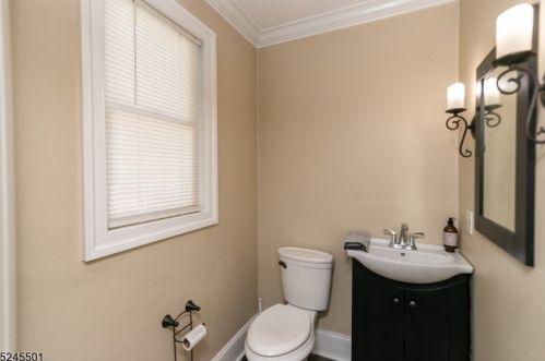 208 Depue St, Belvidere NJ  07823-1415 exterior