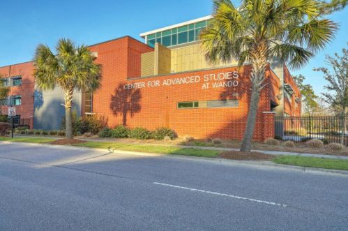 1521 Lindsey Creek Dr, Mount Pleasant SC  29466-8393 exterior