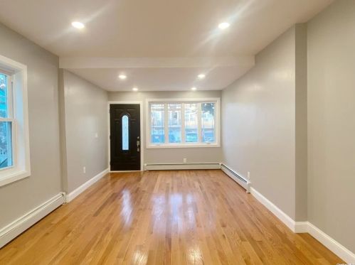 101-24 111th St, Jamaica, NY 11419-1638