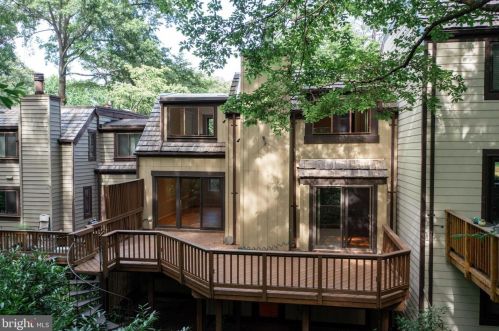 1502 Park Glen Ct, Herndon, VA 20190-4912
