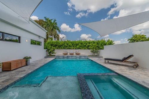 1249 Rordon Ave, Naples, FL 34103-4572
