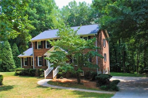 1412 Woodford Rd, Lewisville, NC 27023-7764