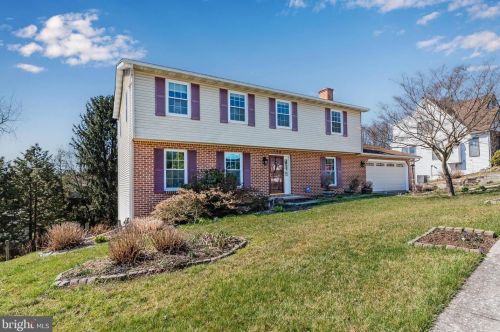 112 Deerfield Rd, Camp Hill, PA 17011-8432