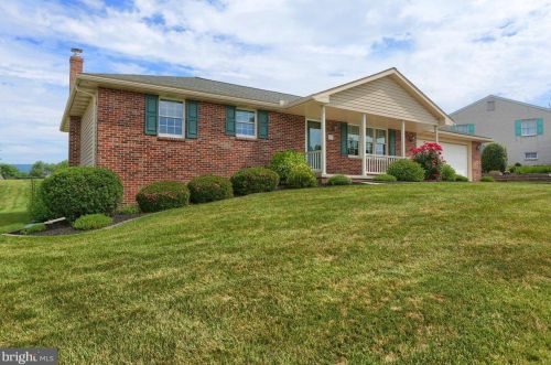 43 Sherwood Cir, West Enola, PA 17025-1838