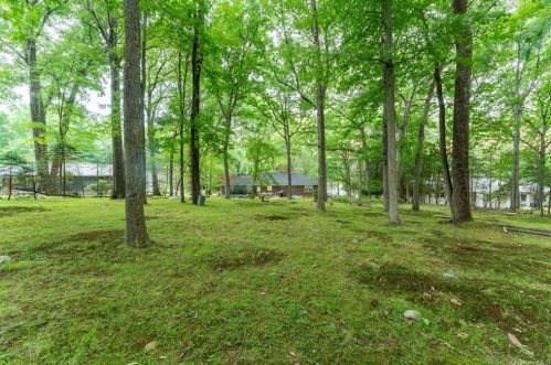 4 Hillside Ter, Airmont NY  10901-2105 exterior