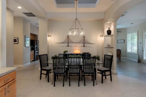 8 King Edward Ct, Rancho Mirage CA  92270-1621 exterior