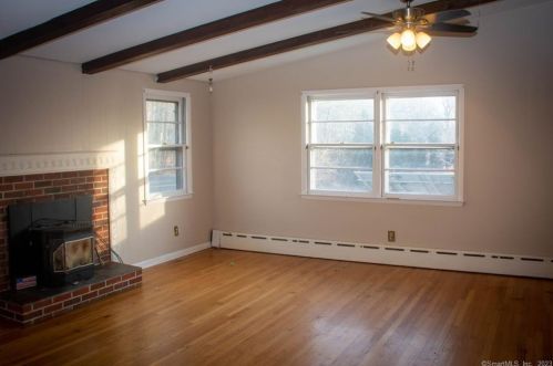 123 Notch Rd, Manchester, CT 06043-7400