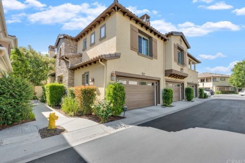 23872 Toscana Dr, Santa Clarita, CA 91354-3015