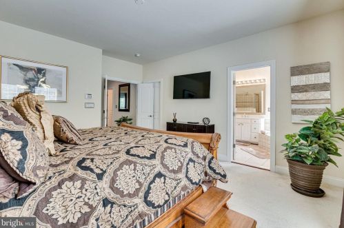 6857 Hartzell Hill Ln, Haymarket VA  20169-4944 exterior