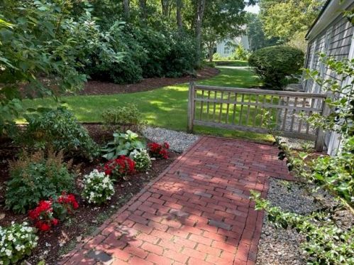 201 Dunrobin Rd, Mashpee, MA 02649-3073