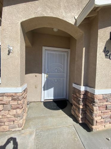 12074 Royal Oaks Rd, Victorville, CA 92392-1247