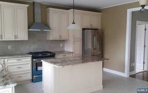 385 Washington Ave, Cliffside Park NJ  07010-1808 exterior