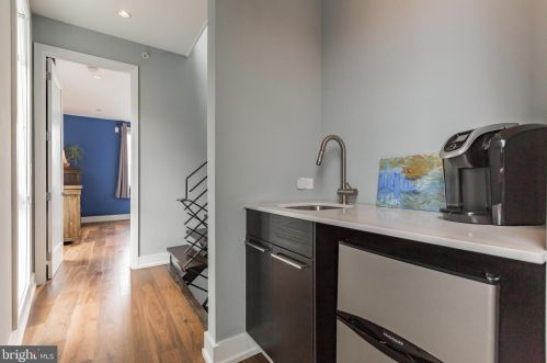 310 Fairmount Ave, Philadelphia PA  19123-2931 exterior