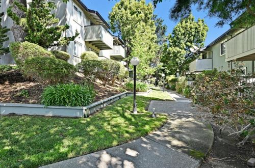 407 Piccadilly Pl, San Bruno CA  94066-2083 exterior