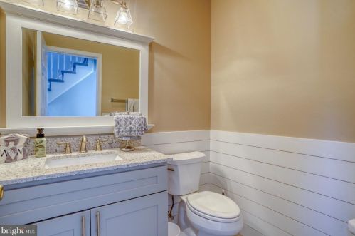 411 Mannering Dr, Dover DE  19901-5409 exterior