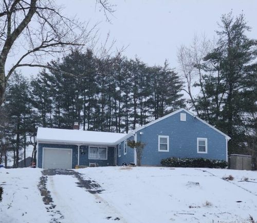 29 Downing Cir, Bloomfield, CT 06002-2036