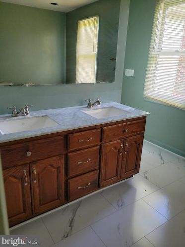 920 Fairville Ave, Harrisburg, PA 17112-9463