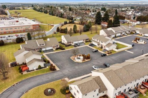 4 Saratoga Ct, Easton PA  18040-1046 exterior