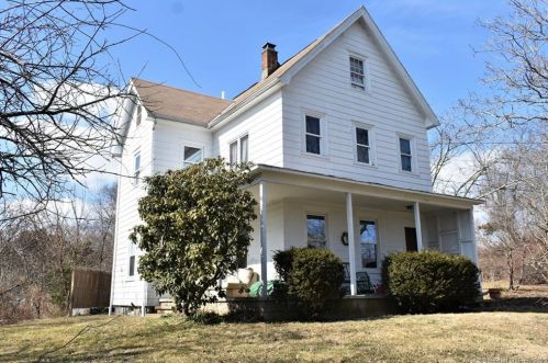 427 Chopsey Hill Rd, Bridgeport, CT 06606-3805