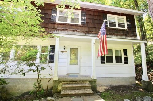 25 Nursery Rd, Tuxedo Park, NY 10987-4452