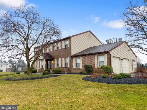 52 Hampton Dr, Southampton, PA 18966-1106