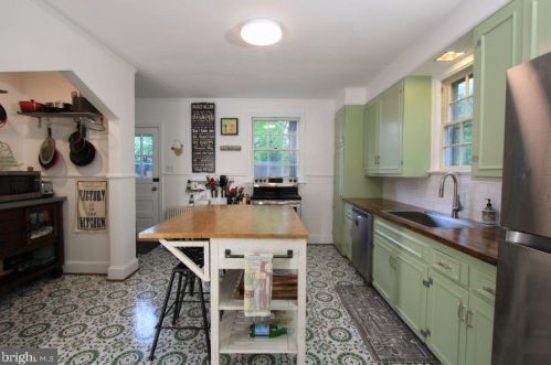 912 Hillwood Ave, Falls Church VA  22042-2421 exterior