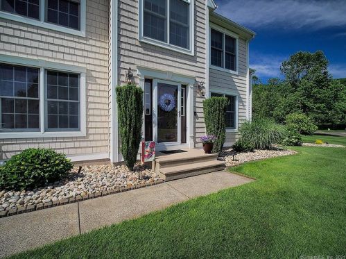 70 Mountain Pond Rd, Southington, CT 06489-1077