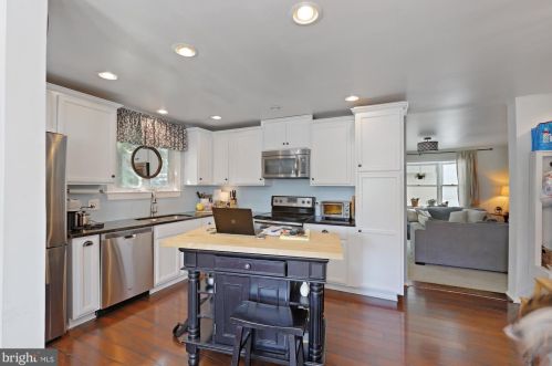 883 Walnut St, Lemoyne PA  17043-1556 exterior