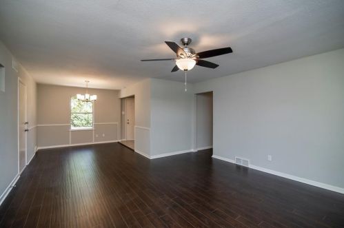 2813 Sarah Jane Ln, Fort Worth TX  76119-4723 exterior