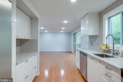 2308 Whitetail Ct, Herndon VA  20191-3018 exterior