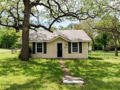 3301 Delaware Trl, Fort Worth, TX 76135-3436