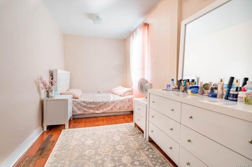 1847 Barnes Ave, Bronx NY  10462-3607 exterior