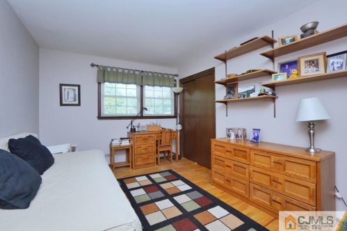 18 Hamilton Dr, East Brunswick NJ  08816-2709 exterior