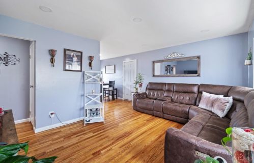 21 Hancock Pl, Iselin NJ  08830-1312 exterior