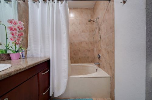 17845 74th Ct, Hialeah FL  33015-8441 exterior