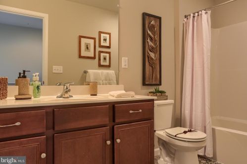 1642 Haralson Dr, Navy Sup Dpt, PA 17055-7101